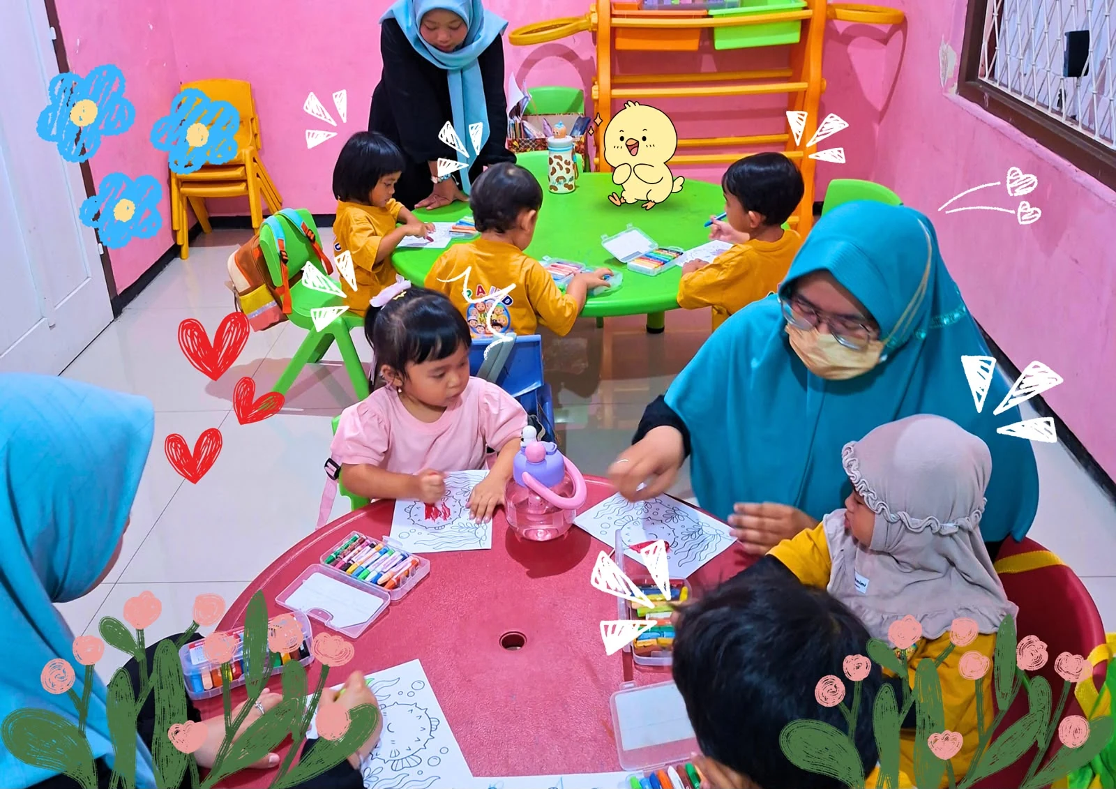 Anak-anak Shining Star Nur Madinah mewarnai bersama bunda guru