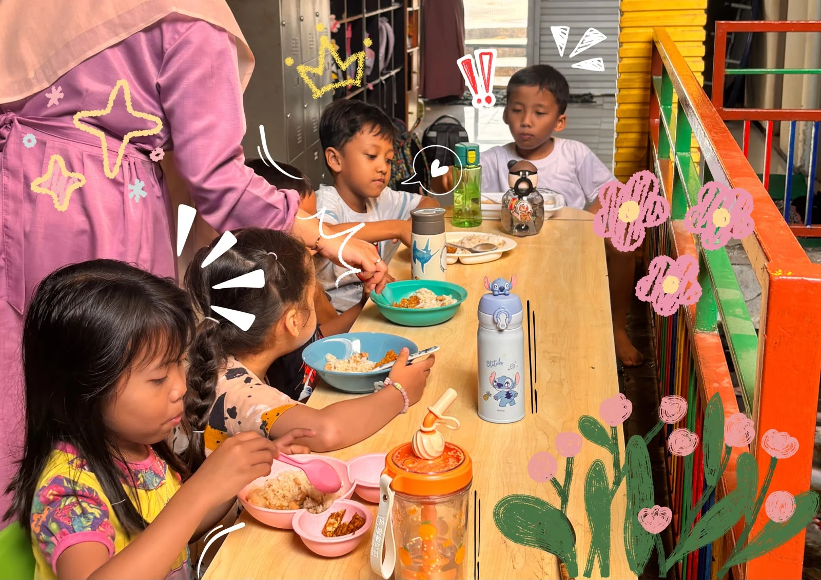 Guru mendampingi anak-anak TPA Nur Madinah saat makan bersama